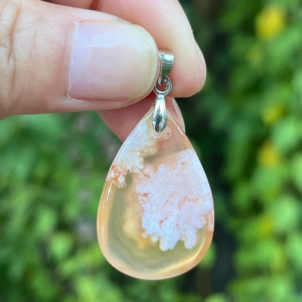 Sterling silver dainty flower agate pendant‎